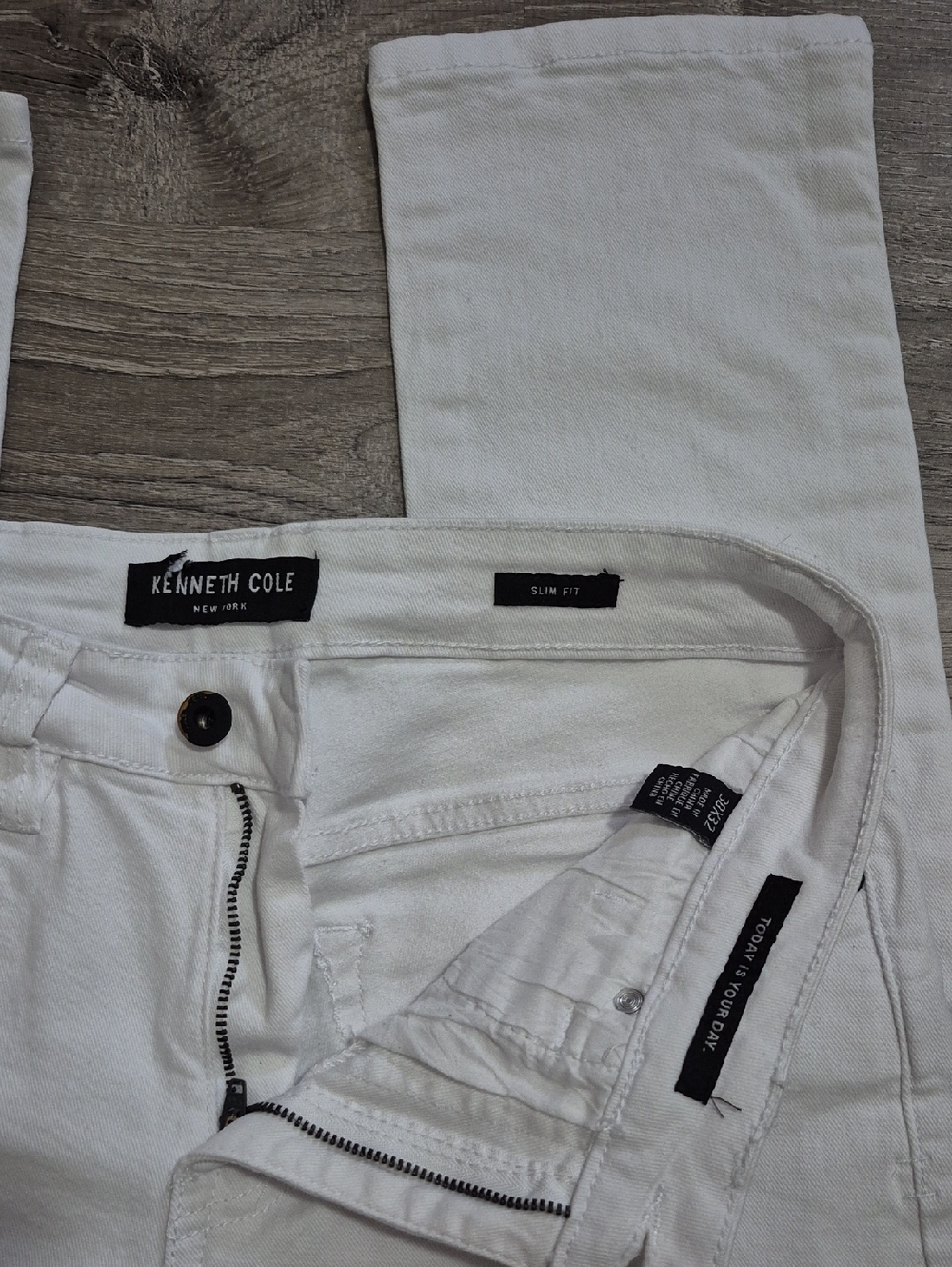 30x32 Kenneth Cole White Slim Straight Jeans
